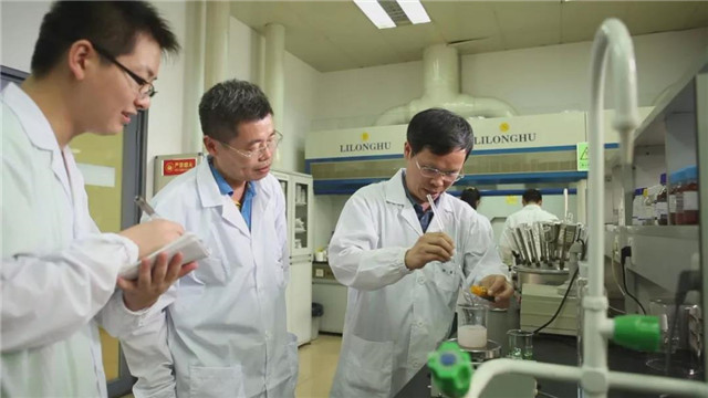 致敬时代楷模:李谱超(全国五一劳动奖章)与钟瑛(中国青年五四奖章) 致敬时代楷模:李谱超(全国五一劳动奖章)与钟瑛(中国青年五四奖章)